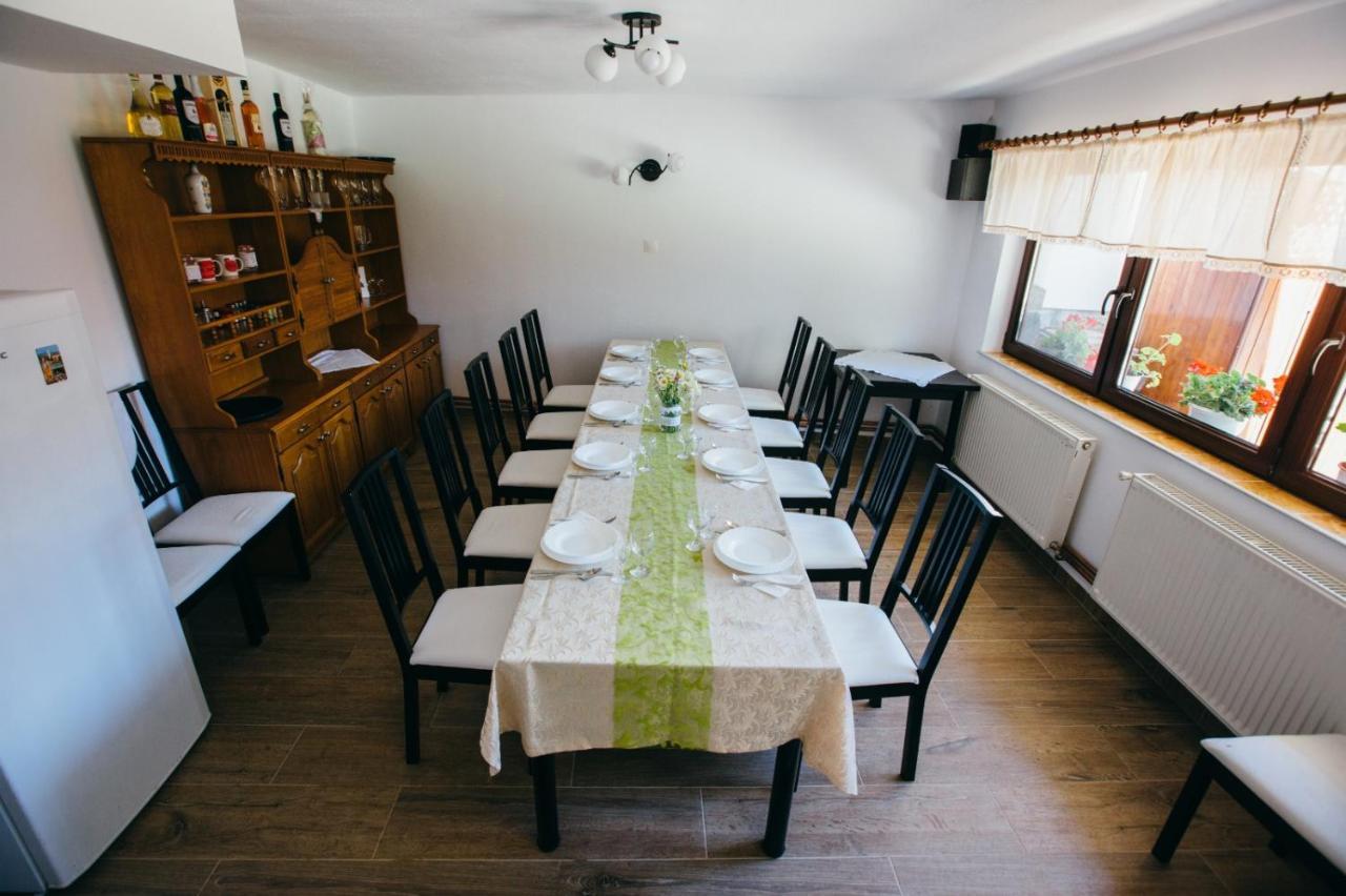 Hotel Gyoengyvirag Panzio Lupeni  Exteriér fotografie
