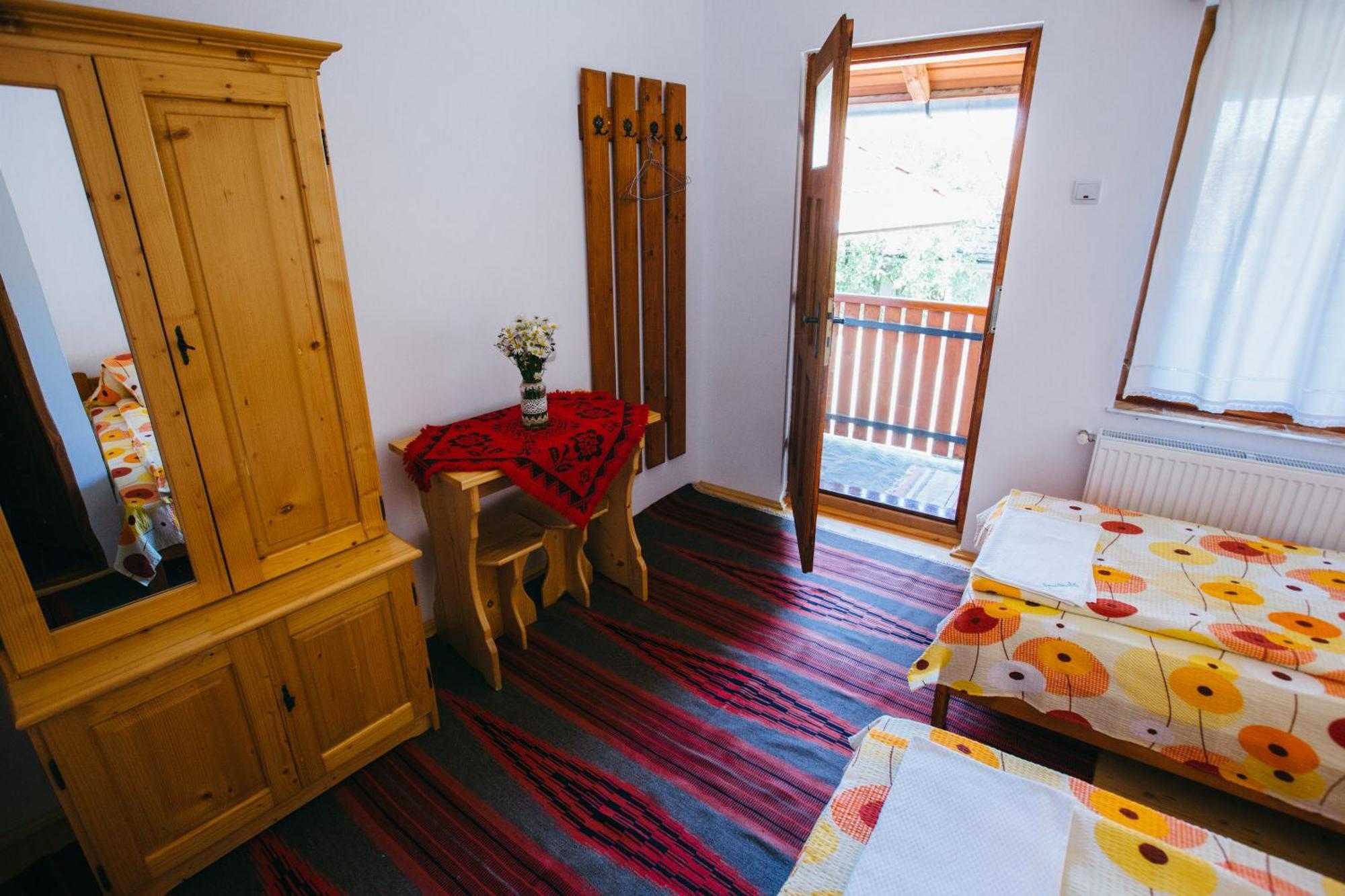 Hotel Gyoengyvirag Panzio Lupeni  Exteriér fotografie