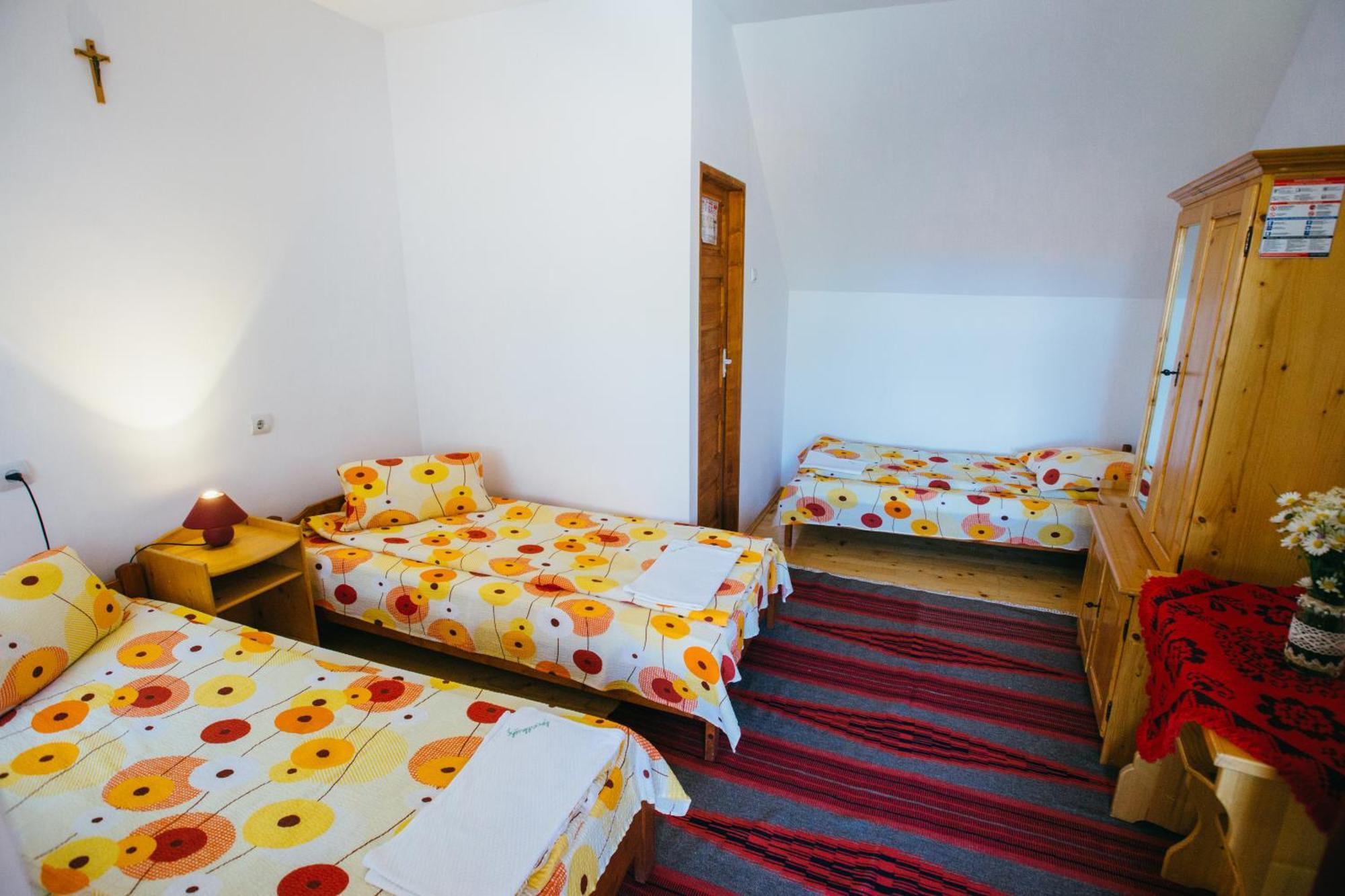 Hotel Gyoengyvirag Panzio Lupeni  Exteriér fotografie